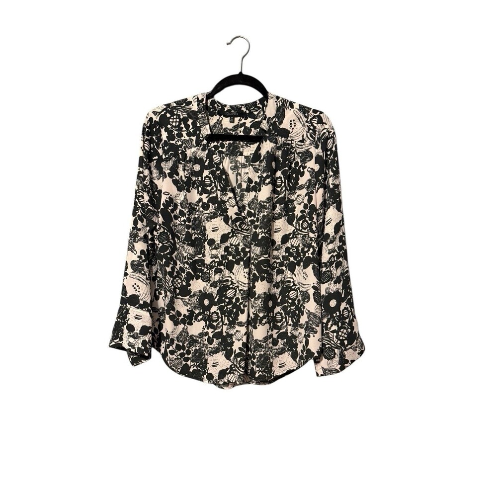 19 Cooper Floral Blouse Size M Black Light Khaki Pullover V Neck